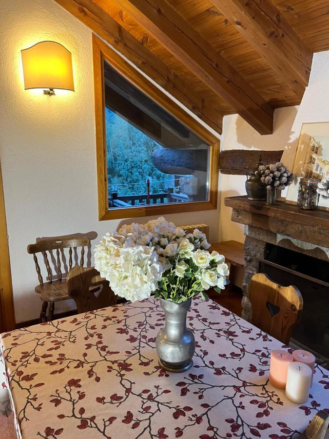 Chalet Blanc "La Mansarda" Courmayeur Exterior foto