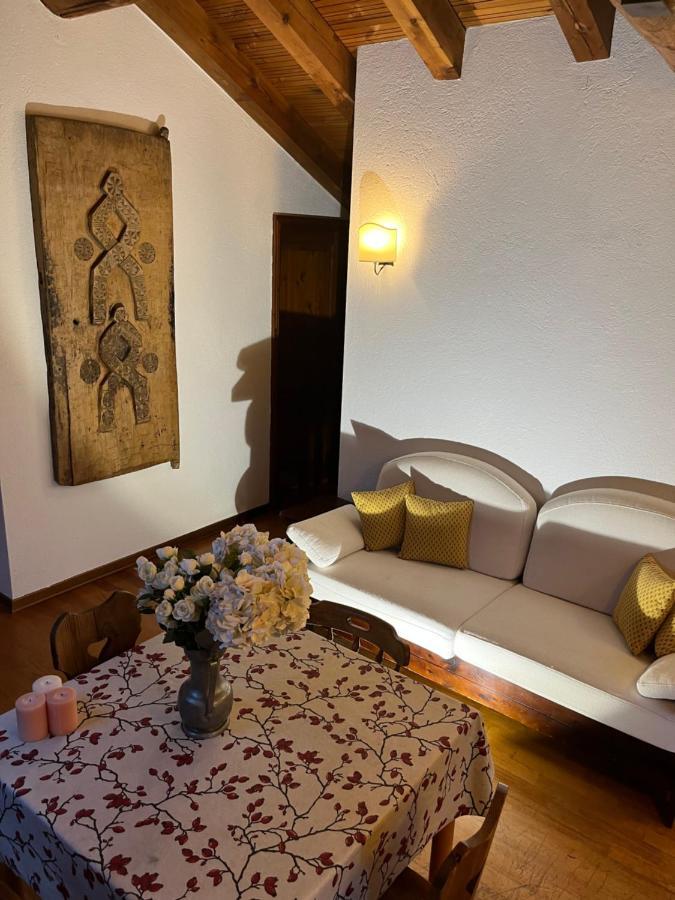 Chalet Blanc "La Mansarda" Courmayeur Exterior foto